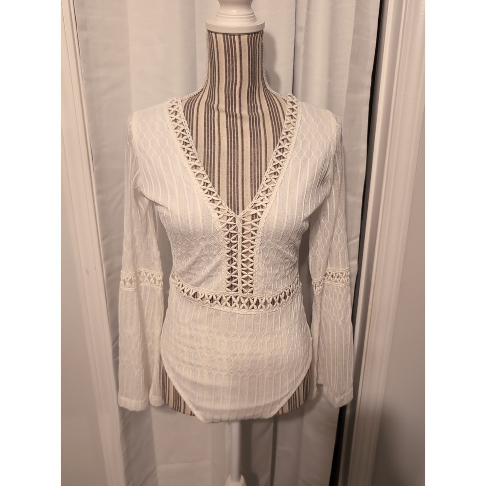 Tiger Mist White Alaska Crochet-Lace Bodysuit Bell Sleeves Sz. M Whimsy Boho